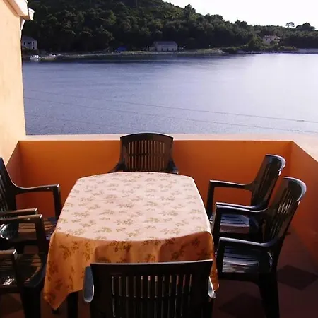 Apartment Seafront Soline *