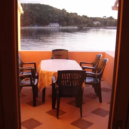 Seafront Soline Apartment